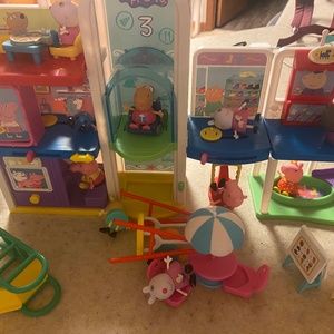 HUGE LOT OF PEPPA PIG TOYS— LIKE NEW!